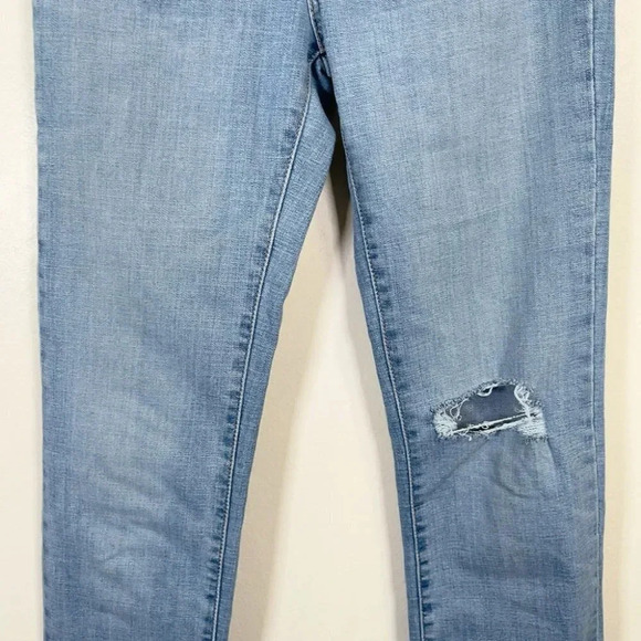 Levi's  Distressed Light Wash 724 High Rise Straight Jeans - Picture 6 of 16